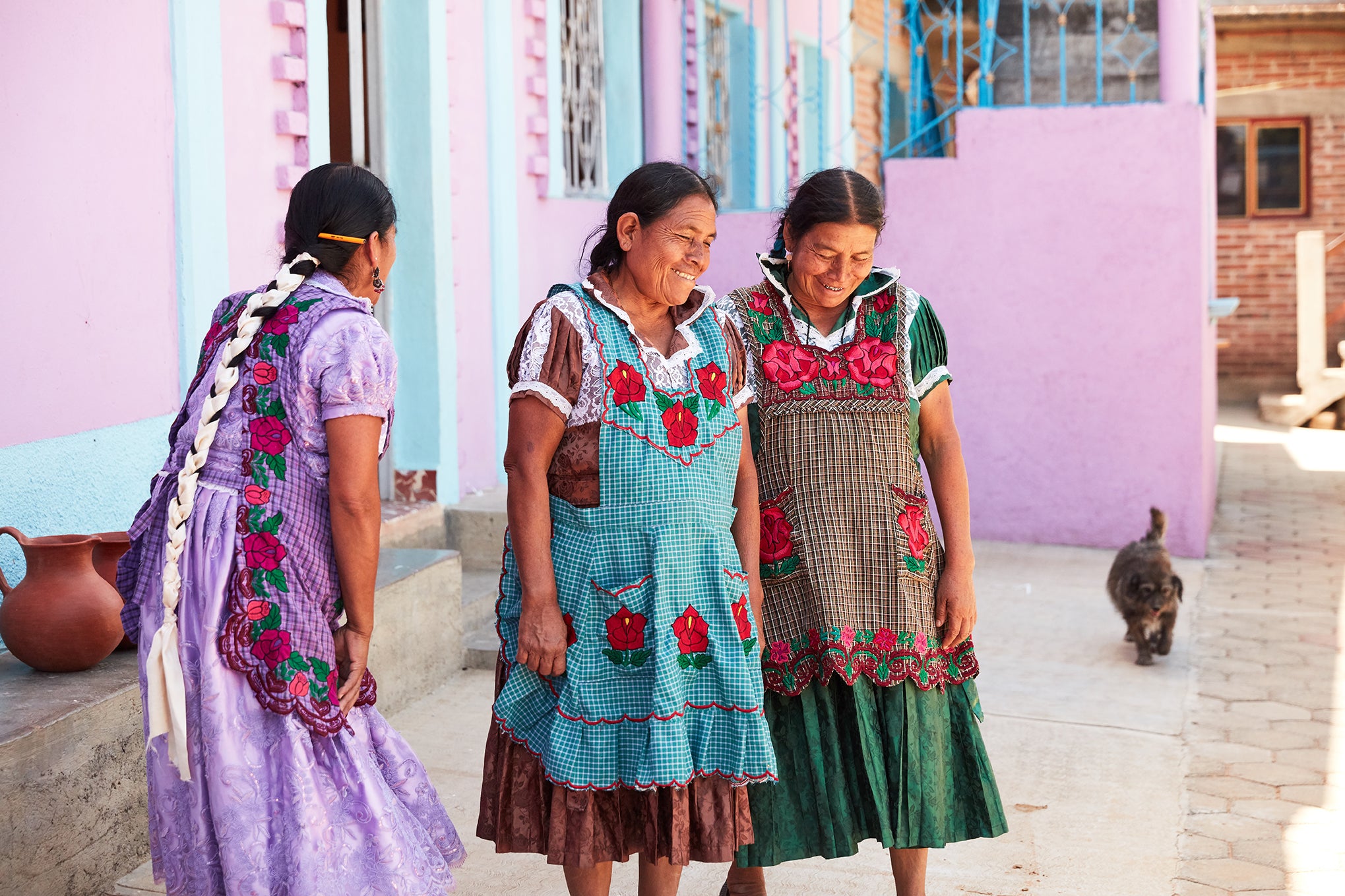 Meet the Red Clay Ceramic-producing Maestras of San Marcos Tlapazola — No  Maps or Foot Tracks