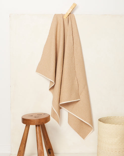 https://www.minna-goods.com/cdn/shop/products/Everyday-Bath-Towel-Fawn-styled_500x.jpg?v=1646244744